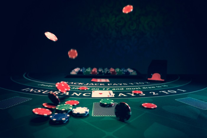 Online Casino Gaming Dynamics: Table Games vs. Online Slots